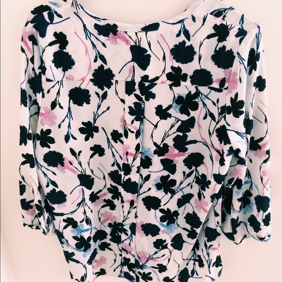 Floral top - Picture 2 of 2